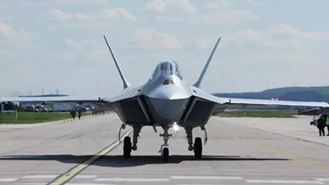 Yer testleri ile taksi testlerinin tamamlanmasnn ardndan KAAN'n birka hafta iinde ilk uuunu gerekletirmesi bekleniyor.