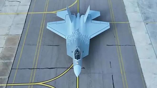 Trk Havaclk Uzay Sanayii tarafndan yrtlen, Trkiye'nin en nemli teknoloji projelerinden KAAN'n uuuna ynelik hazrlklar ve testler tm hzyla devam ediyor.