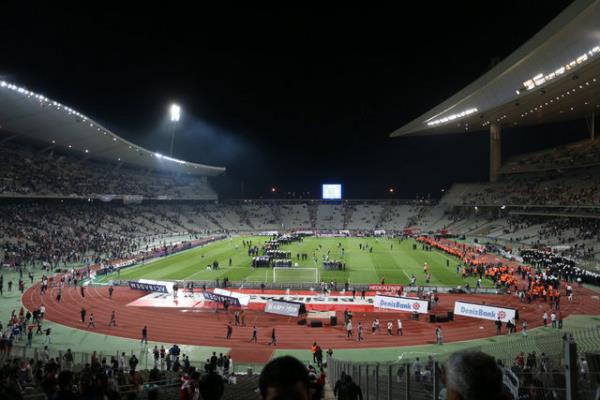 Uzatma dakikalarnda saha kart, Tribnler sahaya indi