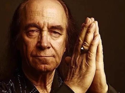 ERKN KORAY HAYATINI KAYBETT (7 AUSTOS)    Anadolu rock mziinin nclerinden Erkin Koray Kanada'nn Toronto kentinde kaldrld hastanede 7 Austos'ta vefat etti.