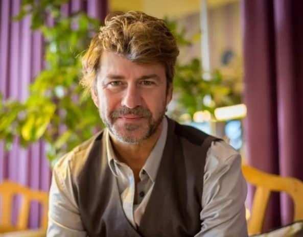 TAN SATRK, DEVLET OPERA VE BALES GENEL MDR OLARAK ATANDI (15 EYLL)    Cumhurbakan Recep Tayyip Erdoan'n imzasyla Resmi Gazete'de yaymlanan karara gre oyuncu ve balet Bedri Tan Satrk, Devlet Opera ve Balesi Genel Mdr olarak atand.