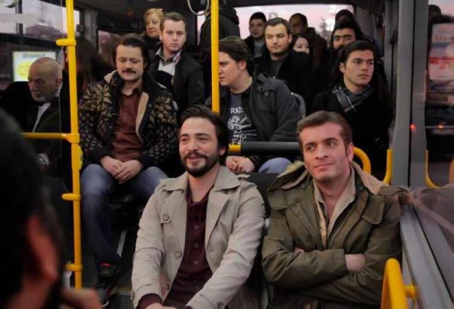 "Ben kimseye kapm kapatmam. Yreim de ak, kapm da ak. Kimseyle dman da deilim. O zaten benim bymdr. Yaa da byktr benden. O yzden bu anlamazlklar geer diye dnyorum"