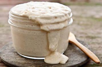 YOURTLU MAYA MASKES TARF  <br>  1 tatl ka ya maya   <br>  1 tatl ka ev yourdu  <br>  Tm malzemeleri kartrn. Siyah nokta, cilt lekeleri olan blgelere youn olacak ekilde srn ve kurumasn bekleyin. Daha sonra lk su ile temizleyin.