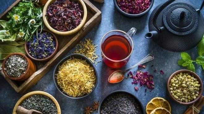 Atom ieceinin gl bir ierie sahip olduunu belirten Erdem Yiit ise, ?K aylarn sevmemek mmkn m? Kesinlikle iiyoruz ve tavsiye de ediyoruz. K aylarnda kendi hazrladmz atomu iddetle tavsiye ediyorum? diye konutu.