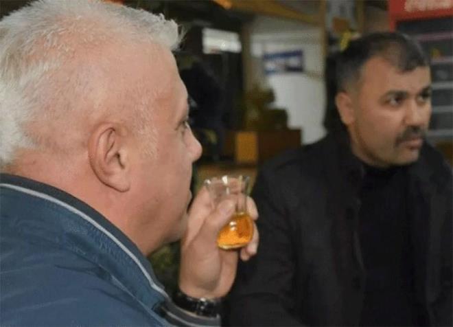 16. yzylda Osmanl?nn Mara?a kazandrd tarihi mekanlardan olan Sarahane ars?nda 36 yldr ayhane ileten Recep Yiit, nam dier ayc Recep, bol baharatl zel karm olan k ay ?atom?, hem vatandalarn hem de evre esnafn k aylarnda bir numaral iecei oldu.