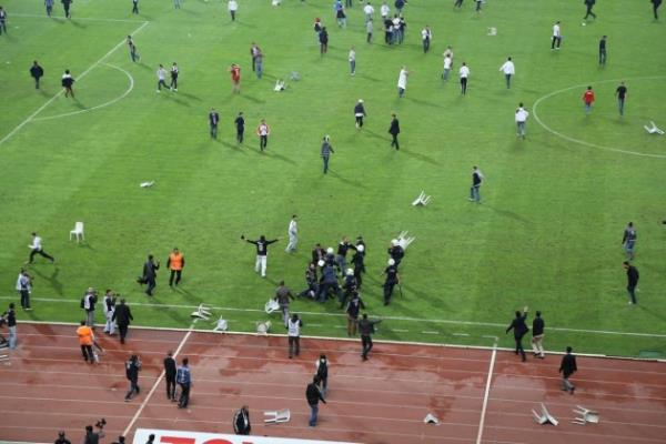 (4) TFF Ynetim Kurulu, yapt deerlendirmede, msabakann tatil kararlarn uygun grmedii takdirde, man tekrarlanmasna veya yarda kald andaki sonucu ile tescil olunmasna karar verebilir."