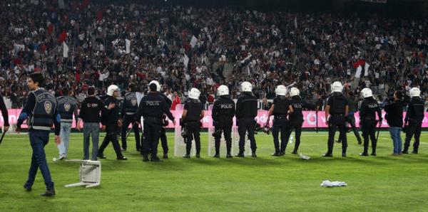 <b>5-</b> ok kt bir ynetim gsteren hakem Frat Aydnus, Merkez Hakem Kurulu tarafndan en az 5 hafta dinlendirilecek.