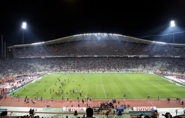 Siyah-beyazl kulp, saha kapatma cezasnn yan sra para cezas da alacak.