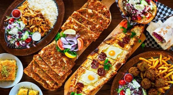 Online yemek sipari markalarndan biri olan Yemeksepeti 2023'te sipari en ok sipari edilen yemeklerini aklad. Trkiye'nin yeme ime trendlerini gzler nne seren yemek markasnda ilk sray alan yemek artt. te 2023 ylnda en ok sipari verilen ve kayda geen yemek listesi...