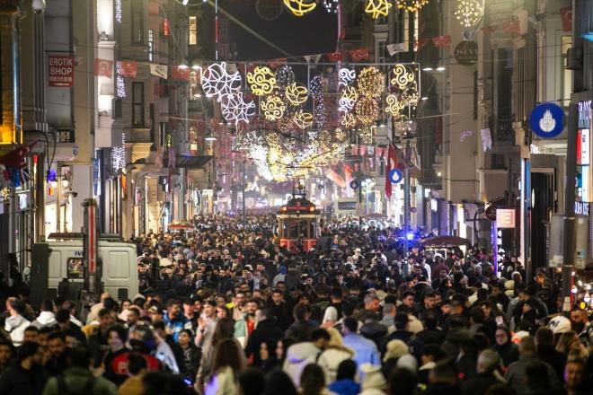 Ylbanda Taksim?de ileri Bakanl G daresi tarafndan yabanc uyruklu kiilere ynelik bir denetim gerekletirildi.
