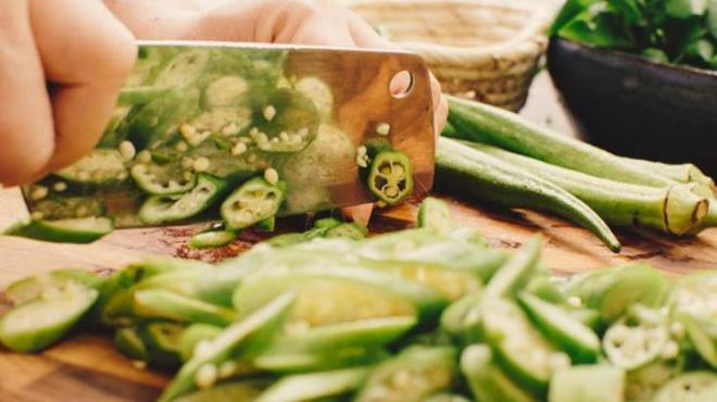 Bamya tohumu, antioksidanlar arac�l���yla h�creleri serbest radikallerin zararlar�ndan korur bu da ya�lanma s�recini yava�lat�r.