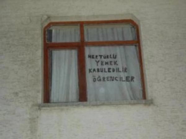 niversiteyi kazanmak herkesin hayali olabilir ama renci evinde yaamak bazen hayalden tesini gerektirir