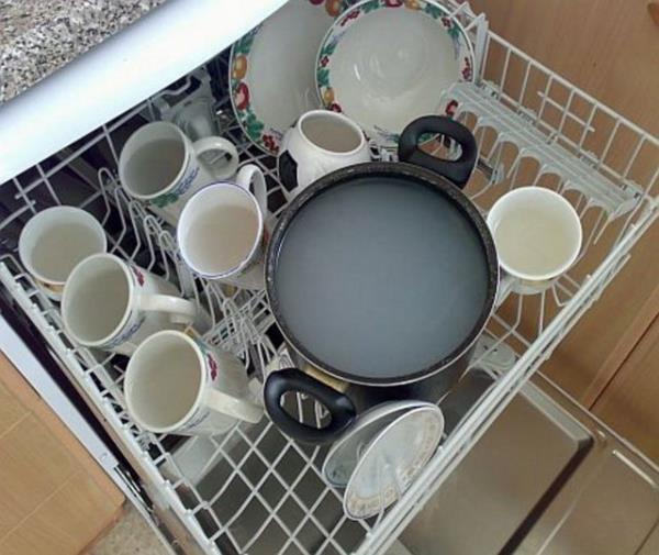 niversiteyi kazanmak herkesin hayali olabilir ama renci evinde yaamak bazen hayalden tesini gerektirir