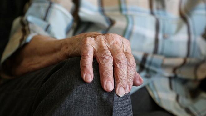 Yalanmak zorunda myz? Yoksa yalanmak tedavi edilebilir bir hastalk mdr?    Bir yl bitip dieri balarken, yalanma kart  en iyi alt bilimsel bulguyu sayyoruz.    Bu almalarda test edilen baz tedaviler kullanma hazr olmasa da birou dk teknolojili ve cretsiz yntemlerden oluuyor.    Pahal ilalar veya cihazlar satn almak yerine alkanlklarnz deitirerek yalanma srecinizi ciddi oranda yavalatabilirsiniz.