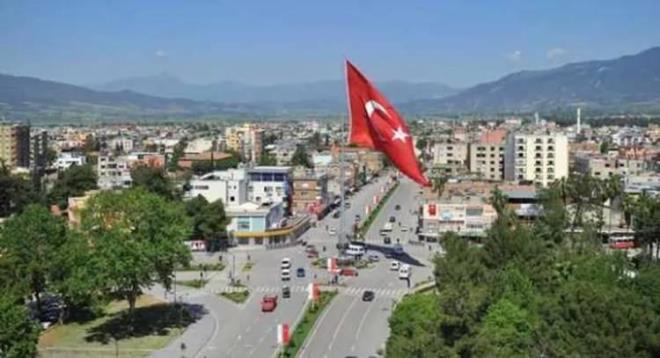 OSMANYE: Osmaniye'nin ad farkl bir kaynaktan Arapa Otman'dan gelmektedir.<br>RZE: Kafkas kkenli bir kelime olduu sanlmaktadr.<br>SAKARYA: Adn snrlar iinden geen Sakarya nehrinden alr.<br>SAMSUN: Eski ad "Amisos"dur. Samsun ismi bu kelimenin halk arasndan deitirilmesidir.<br>  SRT: Siirt adnn Keldani aslndan geldii ve ehir anlamna geldii sylenir. Dier bir ravayete gre ise Sert kelimesinin bozulmu eklidir.<br>  SNOP: Sinop ismi Sinope isimli bir Yunan Tanrasndan doru gelmektedir. ehrin nceki ismide Sinope dir.