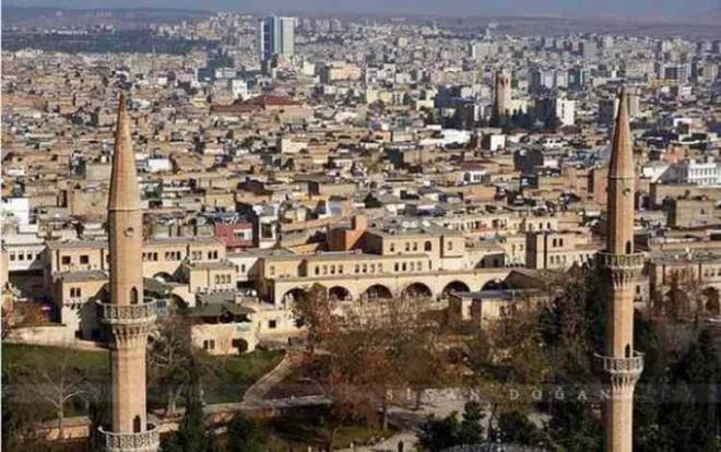 ANLIURFA: Eski ad "Orhoe veya Orhai"dir. Dah sonra Araplar tarafndan "R"ya evrilmitir. Bir dier rivayete gre ise Krteden gelmekte olup R yani gne demektir. ehir Babil hkmdar Ramis-Nemrut tarafndan kuruldu.<br>  IRNAK: rnak, Nuh'un Gemisi kalntlarnn olduu ne srlen Cudi Da'nn Kuzeyinde ehr-i Nuh adyla kurulmu, nceleri erneh, daha sonraki yllarda ise rnak adn almtr.<br>  TEKRDA: Adn, ky boyunca uzanan Tekirdalarndan almtr.<br>  TOKAT: Eski ad "Komana Pontika"idi. Tokat adnn Pontika adnn halk arasndan deimi eklidir.<br>  TRABZON: "Trapezus" szcnden gelir. Anlam drtke'dir.<br>  TUNCEL: Burada baz maden yataklarnn bulunmasndan dolay ehre Tunceli ad verilmitir. Yani tunlkesi demektir.