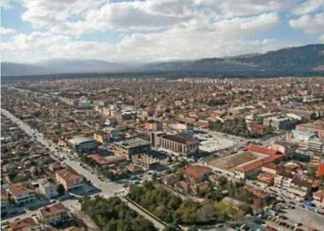 ERZNCAN: Erzincan ovasndan adn alr. Ezirgan diye halk tarafndan sylenir. Burann eski ad Eriza'dr.<br>  ERZURUM: Ard Rum kelimesinden gelir. Yani Rum topra demektir. Dier bir rivayete gre de Seluklular buraya Erzen-Rum demilerdir. Erzen dar demektir. ehir o zamanlar bir tahl ambar olarak kullanlmtr.<br>  ESKEHR: Eski ad Doylaion'dur. 1080 ylnda Trkler buray ele geirdi. 1175 ylnda burasn Bizans geri ald. Klarslan bu ehri daha sonra geri alnca, ona "Bizim eski ehrimiz" anlamna gelen Eski ehir adn verdi.<br>  GAZANTEP: ehrin eski ad Ayntab'dr. Kelime anlam, pnarn gz demektir. Halk bunu Antep olarak deitirmitir. Halk Kurtulu savanda Franszlara kar baarl bir sava verince 6 ubat 1921'de kartlan bir yasayla Gazi nvan verildi.