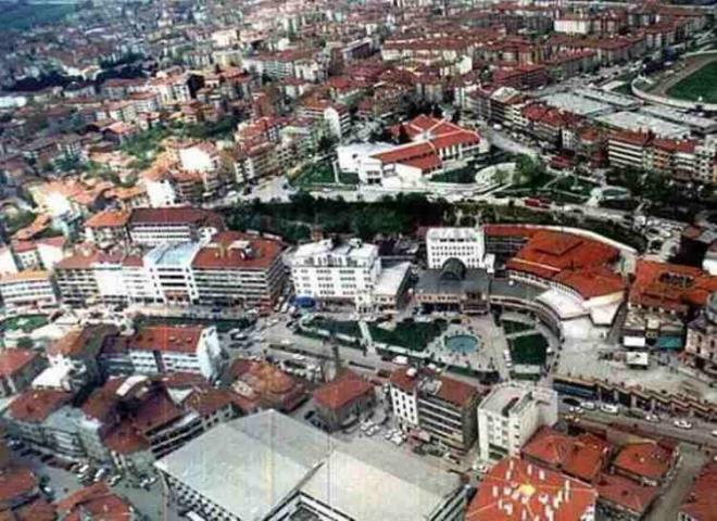 BOLU: nceleri Bithynion Romallar dneminde ise Claudiopolis ad verildi. Trkler buray alnca Claudiopolis szcn ksaltp sadece polis dediler. Daha sonra bu da halk dilinde deierek Bolu oldu<br>BURDUR: Eski ad Askaniya'dr. smini yannda kurulmu olduu Burdur glnden alr.  <br>BURSA: Eski alardaki Bitinya blgesinin bakentidir. Buraya kurucusu Bitinya kral Prusias'n ad verildi. (M:ll.yzyl)<br>  ANAKKALE: Marmara ve Ege denizlerini birletiren Boaz'daki ehir ve kasabalarn en by ve il merkezidir. Boazn dou kysnda ve en dar yerinde kurulmutur. Burada denizini ekli tpk bir ana andrr. Bugnk ismini buradan alr.<br>  ORUM: Rivayete gre ourum kelimesinden tretilmitir. Bu da blgede zamannda Rumlarn ounluu oluturmasndan kaynaklanmaktadr.