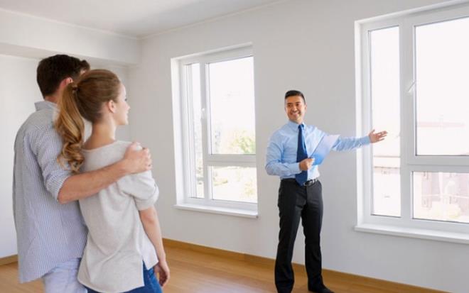 Yeni yl ile birlikte ev kiralamayla ilgili yeni dzenleme hayata geti. Vatandalar 2024'te kira fiyatlarnn dp dmeyeceini merak ederken; 1 Ocak itibariyle ev kiralamada dzenlemeye gidildi. Dzenleme, evini 100 gnden az kiralayan herkesi ilgilendirirken, evini ylda 4 kez kiralayanlar da takibe alnacak. Yeni kira dzenlemesinin artlar ve cezalar ise dikkat ekiyor. te tm detaylar...