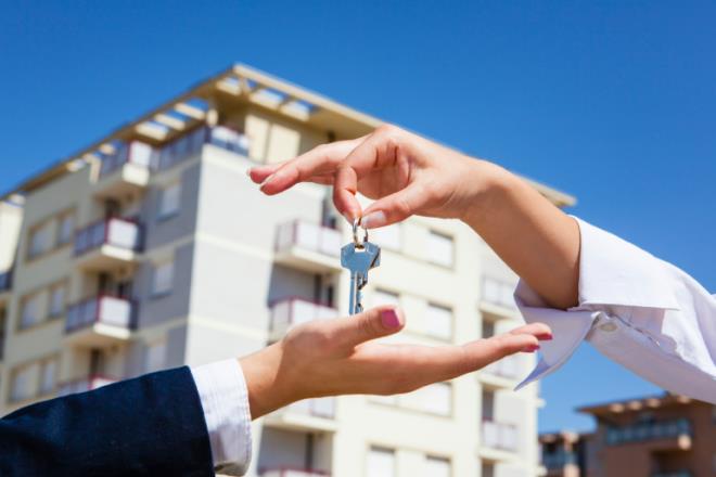 ATV Haber'de yer alan habere gre; dairesini gnlk kiraya vermek isteyenler artk izin belgesi almak zorunda. Bu izin belgesini alabilmek iinse tm kat maliklerinin onay gerekiyor. Eer kat maliklerinden bir kiinin bile onay olmazsa, kiralama iin izin belgesi almak mmkn deil.