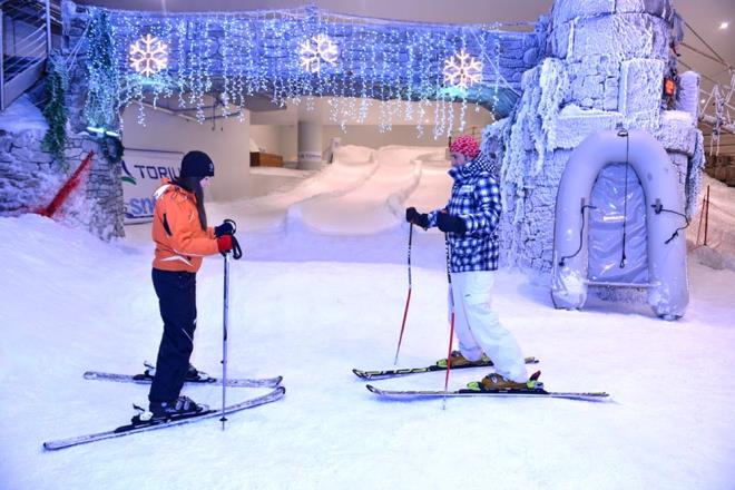 TORUM SNOWPARK    Bir alveri merkezinin iinde yer alan Torium Snowpark da stanbul'un ortasnda kayak keyfi yaatyor. Kayan yan sra snowboard ve snowtubbing (kzak) yaplabiliyor. Profesyonel hocalardan ders alnarak, sfrdan kayak renilebiliyor ya da kayma deneyimi artrlabiliyor.