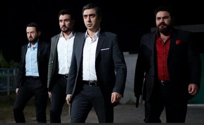 Kurtlar Vadisi dizisinde Gll Erhan karakteriyle byk bir k yakalayan Erhan Ufak tam 20 yl sonra yapt itirafla herkesi artt. Son haliyle sk sk gndem olan Ufak, bu defa yeni mesleiyle gndem oldu.