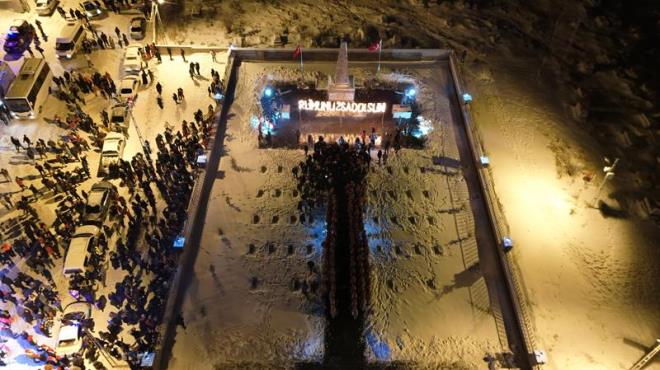 Kzlay gnllleri, alandakilere scak orba ve ay ikramnda bulundu.