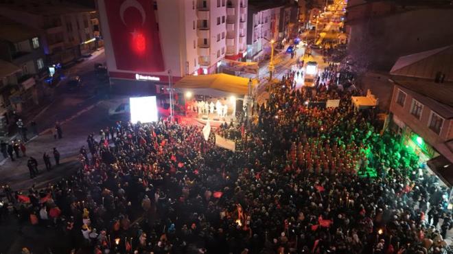 Kum sanats mer Faruk Elmas, etkinlikler kapsamnda kum sanatyla Sarkam ehitlerini anlatan gsteri sundu.