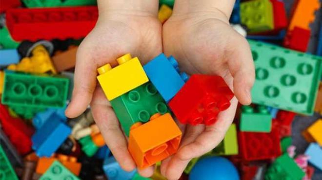 Yaplacak etkinliin ocuklar iin hem elendirici hem de retici olmas ok nemli. retmek, kefetmek ve bunu paylamak ocuklarn geliimine katk salar. Bu bakmdan tm aile yelerinin, beceri ve yaratclk temelli etkinlik planlamas yapmas gerekir.