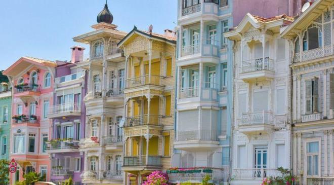 ngiliz seyahat dergisi Time Out, getiimiz gnlerde yapt anket sonularna gre dnyann en haval semtlerini listeledi. Kltrel zellikleri, tarihi zenginlikleri ve mimari yaplaryla n plana kan bu semtler, zellikle turistlerin ilgi oda haline geliyor. te, birbirinden zel semtlerin yer ald o liste...