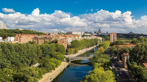 CARABANCHEL - MADRD    Kltrel zenginliiyle nam salan Carabanchel, listeye 3'nc sradan adn yazdryor. ehrin gneybat ksmnda yer alan bu yerde spanyol esintilerini derinden hissedebilirsiniz.