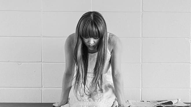 Stresli olduunuzda kortizol ve adrenalin dalgalanmalar ekstra kan akn karlamak iin kalbin daha hzl kan pompalamasna neden olur.    Kan damarlar daralmaya balar, bu da kan basncn ykseltir ve kann kalp kaslarna ulamasn zorlatrr.