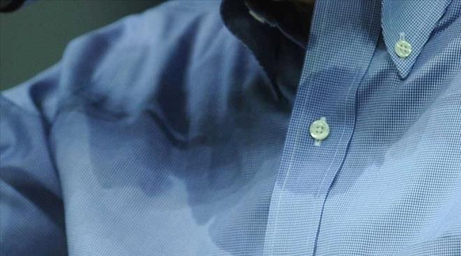 Bilim insanlar bunun nedenini tam olarak bilmiyor ancak bu maddeler koltuk altlar ve kasklardaki apokrin bezlerine sinyal gndererek terlemeye neden oluyor.    Ayrca vcutta daha fazla oksijen asndan zengin kan ak tetikleniyor. Bylece kalp atnz ve nefesiniz hzlanrken kendinizi daha uyank hissediyorsunuz.    Kk dozlarda bu reaksiyon zararl deil.