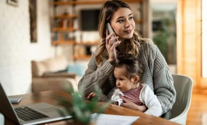 YARIM GN ALIMA DESTE DE DEVAM EDYOR    alan anneler ocuk okula balayncaya kadar yarm gn alma hakkndan yararlanabiliyor. Yasal doum izninin ardndan ilk ocuk iin 60 gn, ikinci ocuk iin 120 gn,  ve daha fazla ocuk iin 180 gn yarm gn allyor ve tam maa alyor. Bylece anneler yar zamanl alsa da tam maa alyor. ocuu engelli doan anneler ise 12 ay sreyle yar zamanl alma hakkna sahip oluyor.