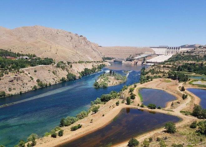 2. ELAZI    2023 ylnda en ok aratlan 2. ehir olarak listede kendine yer bulan Elaz, 23 plaka koduyla byk merak topluyor.