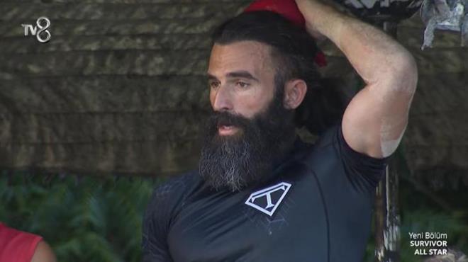 DL OYUNU SONRASI GERGNLK TEKRAR YKSELD<p>dl oyunu bittikten sonra Murat Ceylan, Ogeday ve Turabi'ye sz verdi. lk konumay Turabi yapt. Turabi u ifadeleri kulland: sterdim ki bu sayy alp takmma bir besin gtreyim. Alktan gerekten lyoruz. Hem alkla mcadele ediyorum. Hem de burada bir tane de plmemi kurbaa ocukla mcadele ediyorum. kide bir kendisine bir nvan biiyor. Eer bir nvan biilecekse Survivor'n kral ben, kendi de soytars olur. Kendisi durmadan ders ders diyor. 3 tane ampiyonluu olan. Survivor'n yz Turbo Turabi'ye ders vermek anca byle birisinin dnecei bir eydir. Survivor uzun bir maraton, sular ekilince karncalar balklar yer, sular ykselince balklar karncay yer. Kimse bugnk stnlne aldanmasn. nk kimin kimi yiyeceine suyun ak karar verir. Kimin kimi yeneceinide Survivor'n ak karar verir. Byle eyler olacak. mark insanlar kendi karakterini gsterecek ama yolun sonunu ok iyi gryorum. nk byle mark insanlarla hep mcadele ettim.