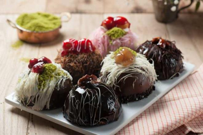 2022 ve 2023 yllarnda farkl dallarda gerekletirilen ankette Asya lkelerinin tatl veya ikolata yeme oranlar  dk kt.