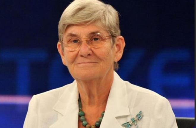 Trk hekim, kalp ve i hastalklar profesr olarak bilinen Canan Karatay alternatif tp bilgisi ile hafzalara kaznd. Trkiye'nin nde gelen isimlerinden olan Karatay'n genliini grenler ise tanyamad. te sosyal medyay genlik pozlaryla yakp getii o fotoraf kareleri...