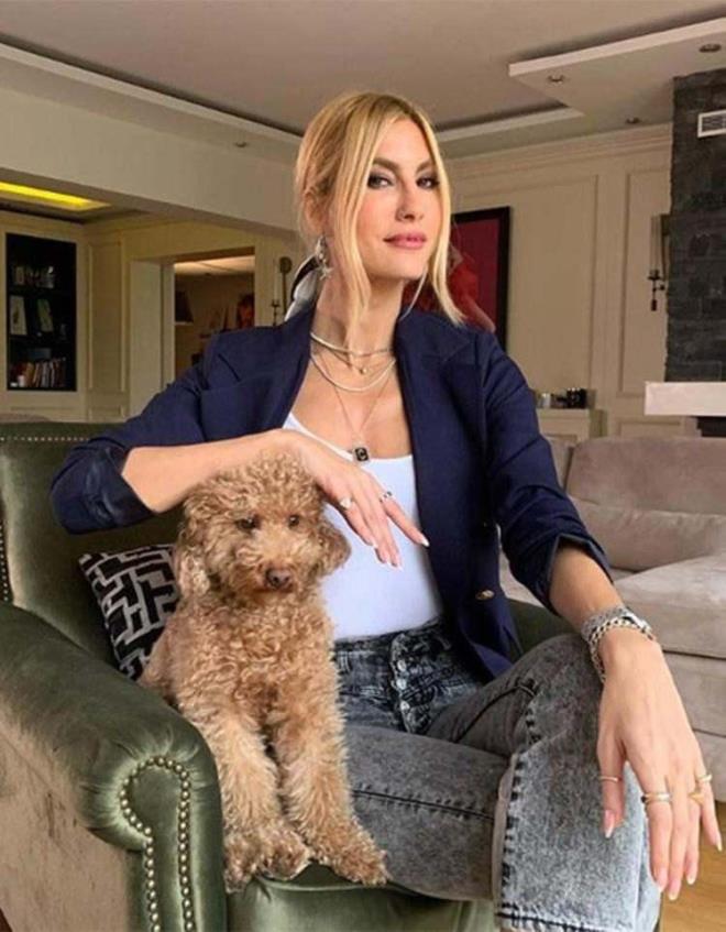 Gzelliiyle adeta yllara meydan okuyan ala ikel Trkiye'nin en ok kazanan modelleri arasnda yer alyor.