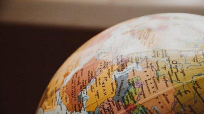 HOMOJEN BR YAPIYA SAHP    Aratrma ayn zamanda, Trk toplumunun genetik yapsnn farkl bireyler arasnda olduka deiken olduunu gsterdi. Ancak, bireylerin genetik adan birbirinden ayr kmeler oluturmad da grld. Bu durum, Trk toplumunun genetik olarak homojen bir yapya sahip olduunu gsteriyor.