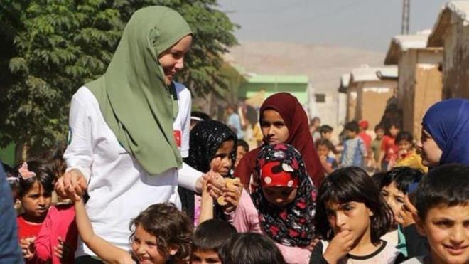 "ILDIRMAMAK ELDE DEL"    zelik, sosyal medya hesabndan Epstein etiketi kullanarak 'ldrmamak elde deil' notunu dt. Duyarsz kalmayarak tepkisini ortaya koyan nl isim "Pedofili Adas"ndaki dehetin toplumda meydana getirdii fkeye ses verdi.