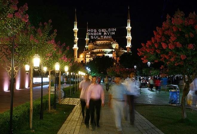 2024 RAMAZAN AYI NE ZAMAN BALIYOR?    Diyanet leri Bakanl tarafndan yaymlanan 2024 dini takvimiyle birlikte Ramazan aynn balang tarihi belli oldu.    Buna gre; 2024 Ramazan aynn birinci gn Mart ayna denk geliyor. Ramazan ay nmzdeki sene 11 Mart gn balayacak.