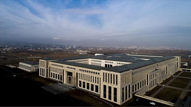 MT PERSONEL ALIMI BAVURUSU NASIL YAPILIR?    MT personeli olarak grev yapmak isteyenler, kurumun resmi internet sitesi zerinden yaymlanan blmlere gre bavuruda bulunabilir.    Bavuru artlarn tayan adaylar, https://www.mit.gov.tr/ikBasvuru/ui/cv.aspx adresinden zgemi formunu doldurarak bavurularn yapabilir.