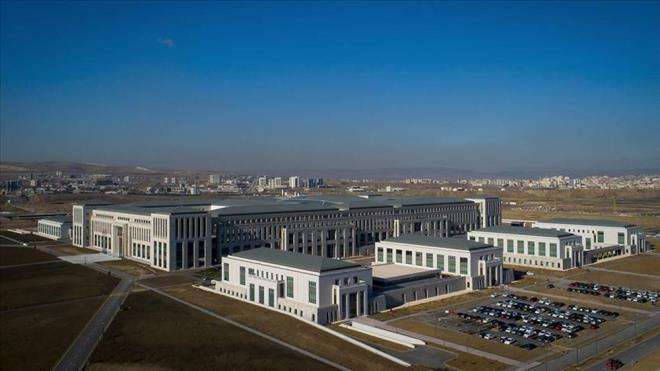 3- ifte vatandalm var.  bavurusu yapabilir miyim?    Evet. Birden fazla vatandala sahip olmak i bavurusuna engel tekil etmez.    4- lkretim mezunuyum.  bavurusunda bulunabilir miyim?    MT'e bavurabilmek iin, Dil Uzmanl bran hari, en az meslek yksekokulu mezunu olmanz gerekir. Dil Uzmanl brannda ngilizce, Franszca, Almanca, spanyolca, talyanca ve Hollandaca dnda kalan diller iin en az ortaretim (lise) mezunu olmanz gerekir.