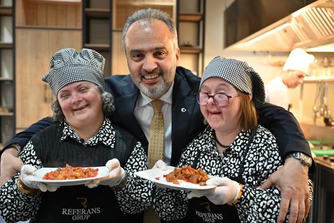 Bursa Bykehir Belediyesi, hayata geirdii projeler ile zel gereksinimli bireylerin sosyal yaamn her alannda yer alabilmesine byk katk salad. Yl boyunca dzenlenen destek, yol yardm, eitim almalar ve sosyal aktivite programlar ile ulalan zel gereksinimli vatandalarn says 30 bine yaklat.