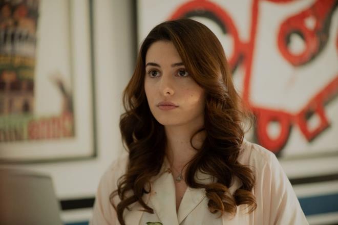 "BU NANILMAZ BR EY NAZ"    Uyanr uyanmaz ncila'y arayan Naz ise gelemeyeceini syleyince ona hamile olduu mjdesini telefondan verdi. ncila'nn sevinmediini dnen ve bozulan Naz, yanna geldiinde ona kzd. "Sevinmez olur muyum? Sen hamilesin, bu inanlmaz bir ey Naz" dedi.    Hamilelik testi yapt an ncila'ya anlatan Naz, sonrasnda ona sarld. Mete yanlarna gelince ncila, onu da tebrik etti.