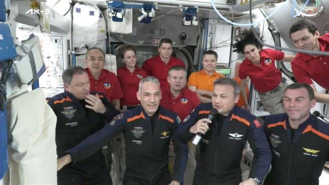 Alper Gezeravc, Uluslararas Uzay stasyonu'nda yapt konumasnda yine "stikbal gklerdedir" dedi.