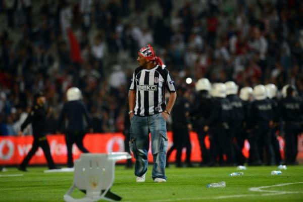 <p><b>MURAT BOZ:</b></p>  Bu tarz g�r�nt�lerle in�allah birdaha asla kar��la�may�z..Galatasaray� tebrik ediyorum.