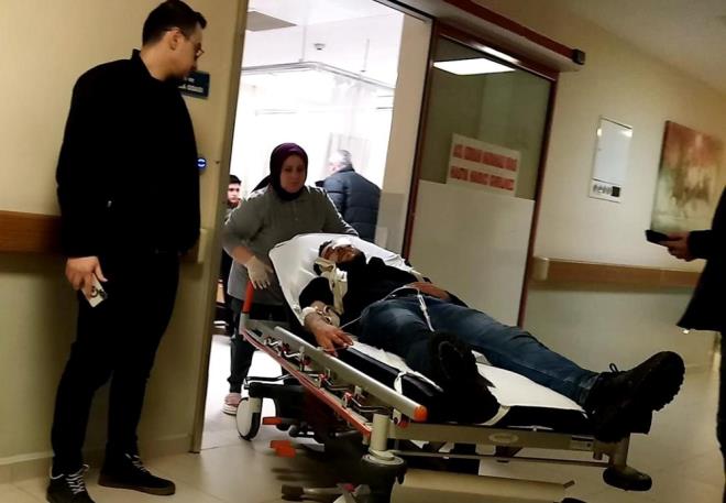 Sol g�z� g�rme yetisini kaybeden Ya��zhan Y., Bursa �ehir Hastanesi?ne sevk edilirken, Tolga Y. ve Beytullah Y. karde�ler g�zalt�na al�nd�.  Olayla ilgili ba�lat�lan soru�turma s�r�yor.