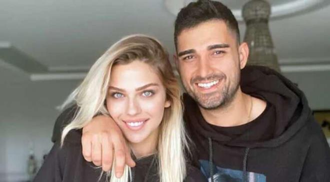 Usta sanat brahim Tatlses'in kendisi gibi mzikle yakndan ilgilenen olu do Tatlses, 2021 ylnda Yasemin efkatli ile grkemli bir dn treniyle nikah masasna oturmutu. Mutlu evlilikleriyle sk sk gndeme gelen nl iftten 9 ay nce mjdeli bir haber gelmiti. Daha nce hamilelik iddialarn yalanlayan efkatli'nin ikiz bebek bekledii renilmiti.